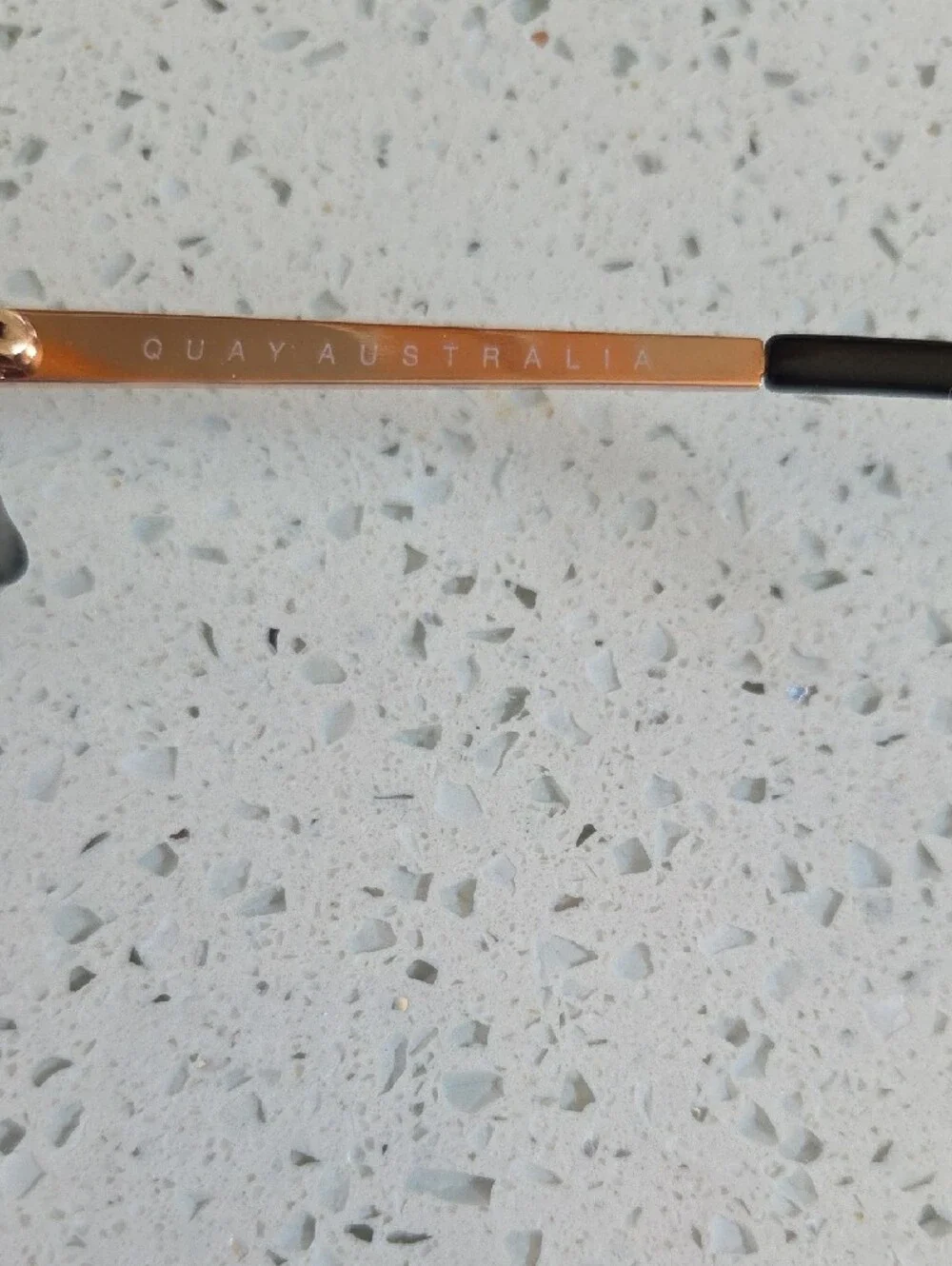 Quay Australia black rose